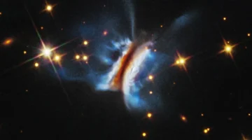 تطورات مذهلة رصدها تلسكوب هابل داخل أكبر قرص كوكبي أولي معروف بوقوع فوضى غير مسبوقة